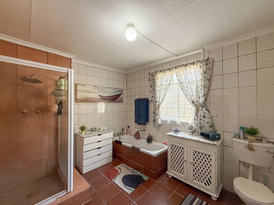 4 Bedroom Property for Sale in De Kroon A H North West